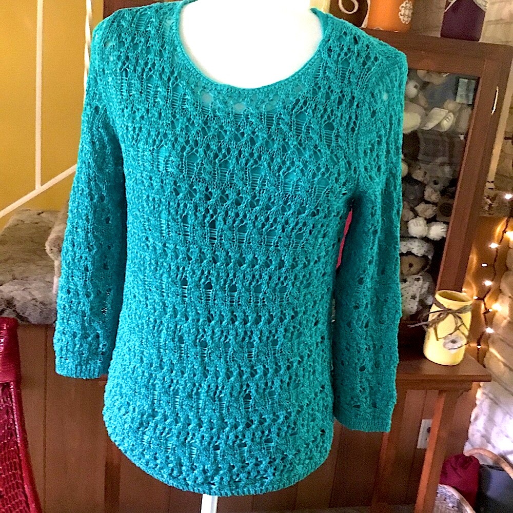CHICOS 2 PIECE SWEATER AND TANK SET